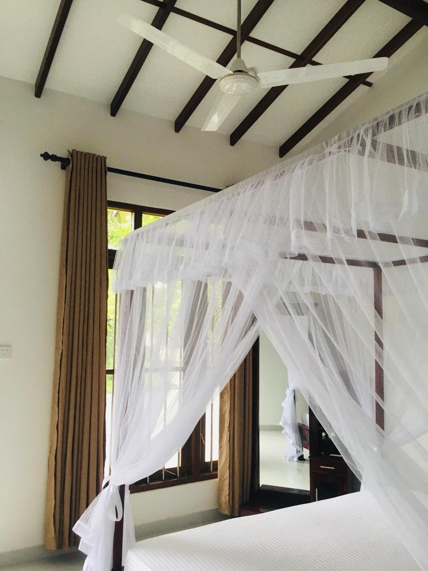 Anthony Guesthouse Hikkaduwa Buitenkant foto