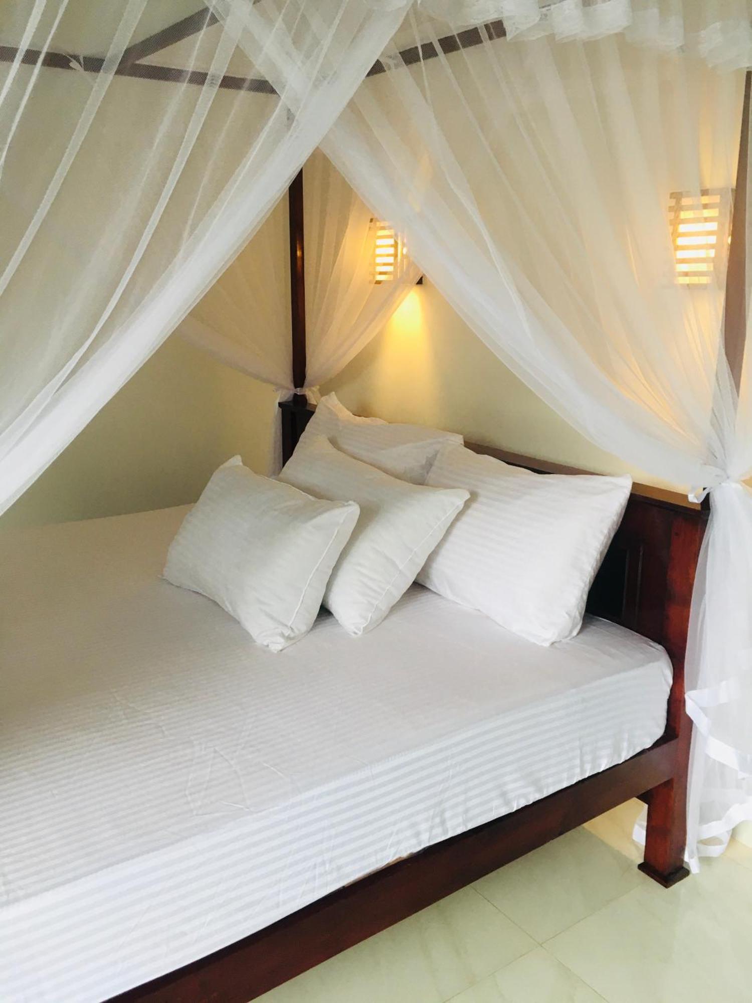 Anthony Guesthouse Hikkaduwa Buitenkant foto