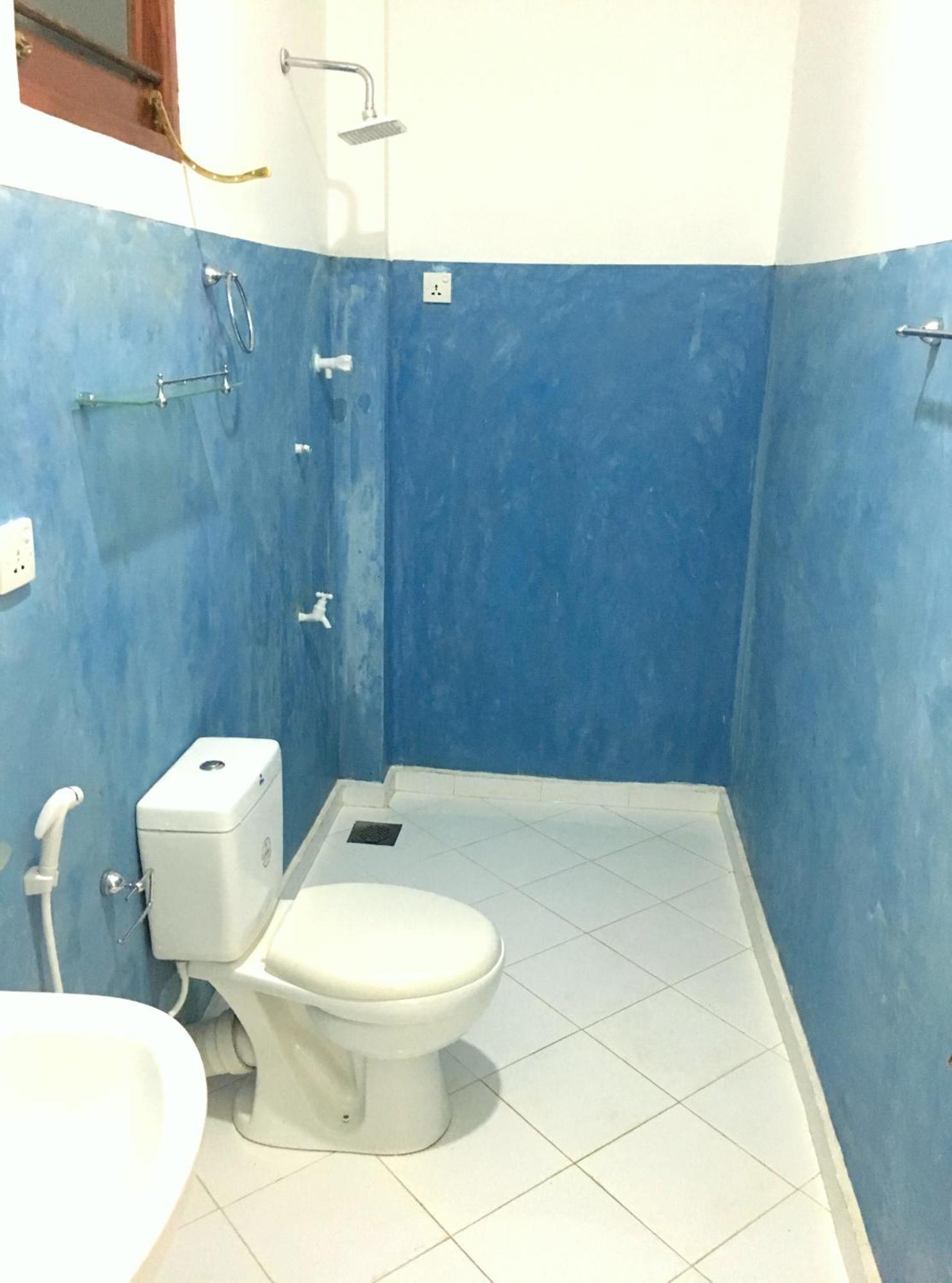 Anthony Guesthouse Hikkaduwa Buitenkant foto