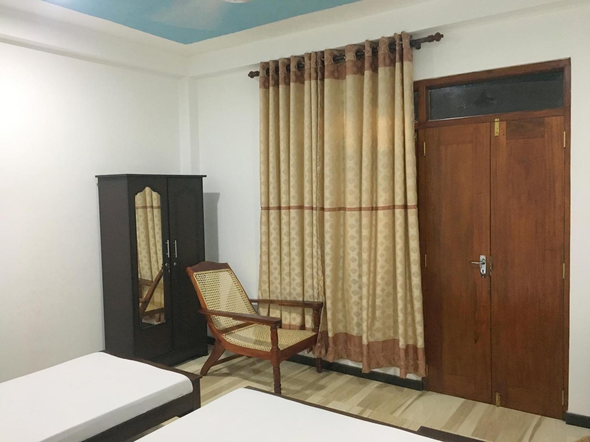 Anthony Guesthouse Hikkaduwa Buitenkant foto