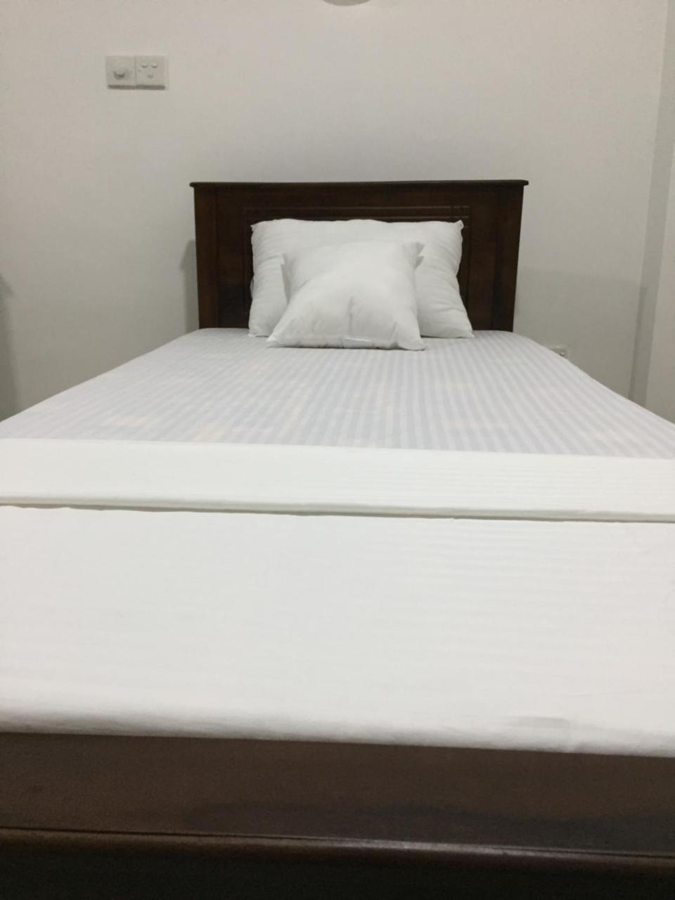 Anthony Guesthouse Hikkaduwa Buitenkant foto