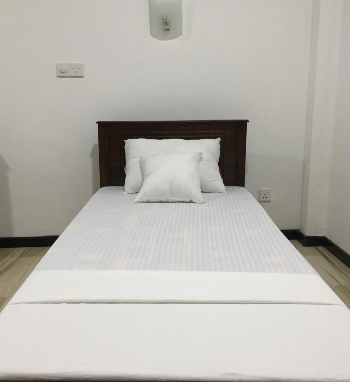 Anthony Guesthouse Hikkaduwa Buitenkant foto