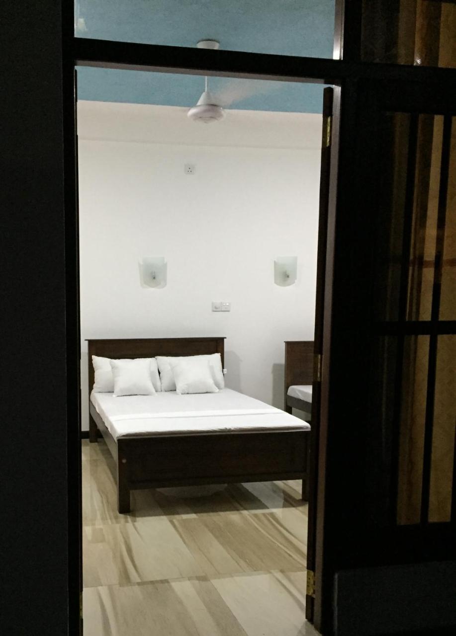 Anthony Guesthouse Hikkaduwa Buitenkant foto
