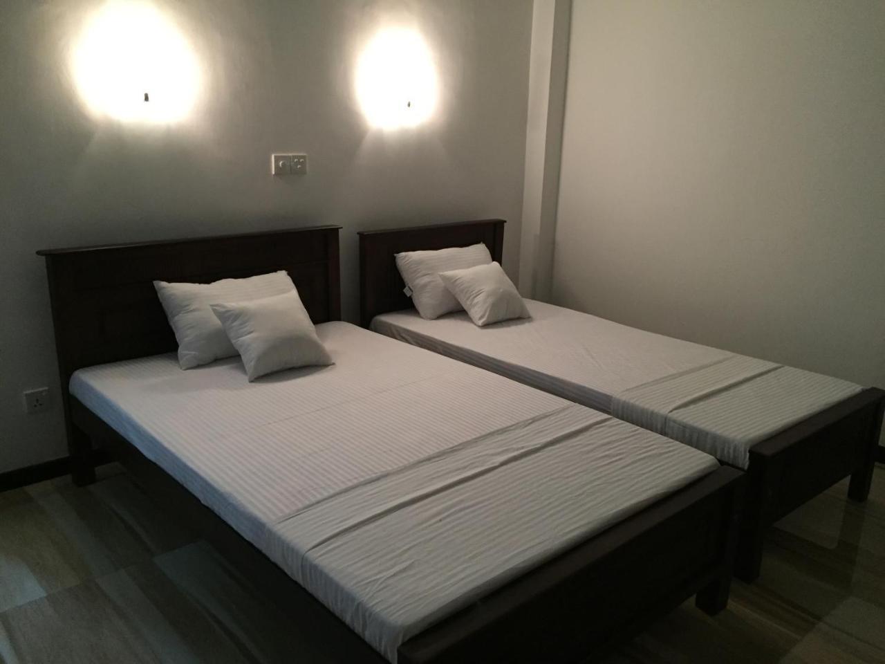 Anthony Guesthouse Hikkaduwa Buitenkant foto