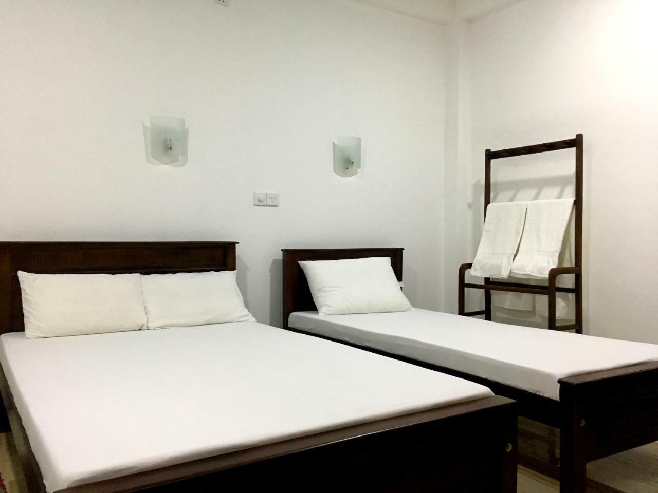 Anthony Guesthouse Hikkaduwa Buitenkant foto