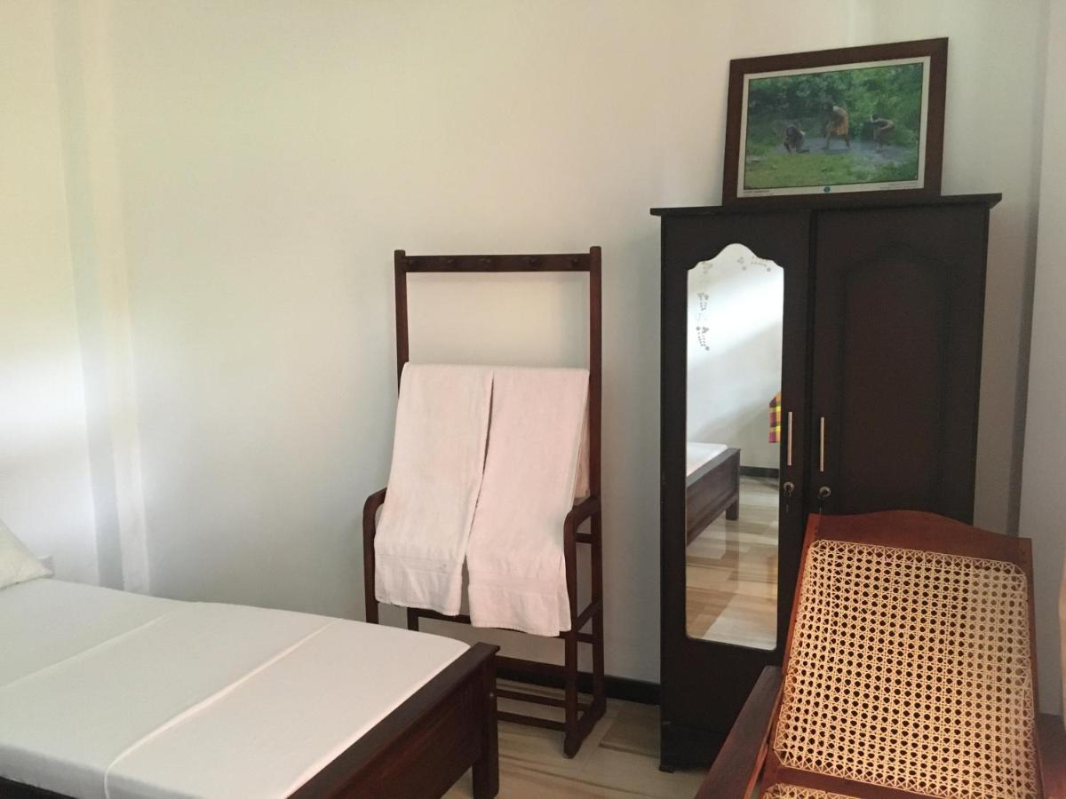 Anthony Guesthouse Hikkaduwa Buitenkant foto