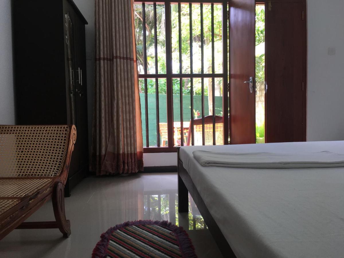 Anthony Guesthouse Hikkaduwa Buitenkant foto